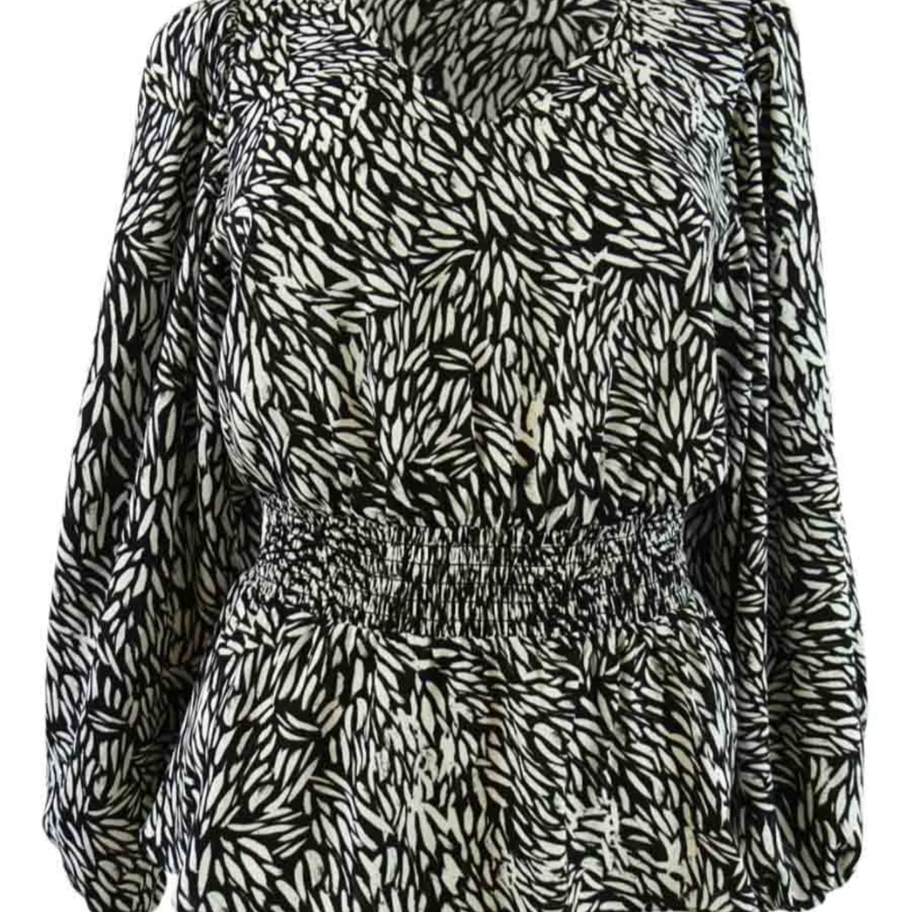 Vince Camuto Monochrome Leaf Print Blouse